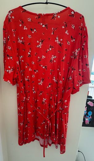 New Look Maternity Red with White and Black Flowers Short Sleeve Top
