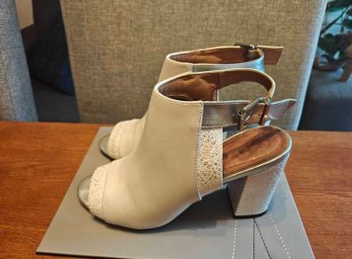 Knightbridge ankle boots
