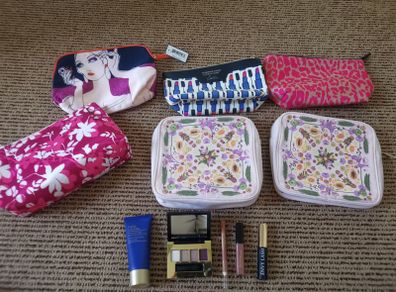 Brand New 6 Pieces Estee Lauder Make Up Gift Sets