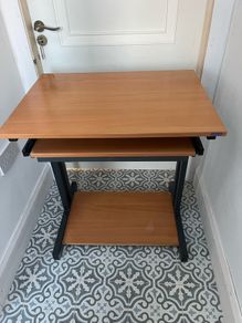 Compact computer desk