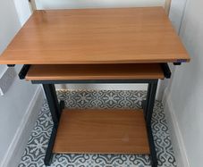 Compact computer desk