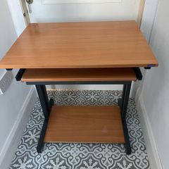 Compact computer desk