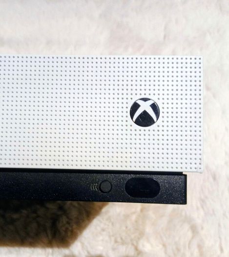 Microsoft Xbox One S 1TB White Console Bundle Fully Tested