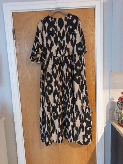 New Look Black/Biscuit Dress. S. 16.  New - No Tag.
