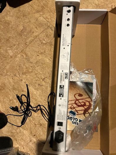 Berhinger FCB1010 midi foot controller