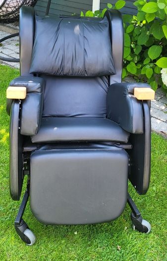 CareFlex Mobility/Recliner Chair
