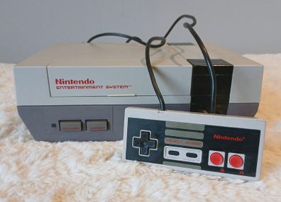 Nintendo NES Console NESE-001 (FRA) French RGB Variant with Controller
