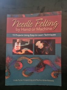 Needle Felting by Hand or Machine: 20 Projects Using Easy-to-Learn Techniques (Paperback)
