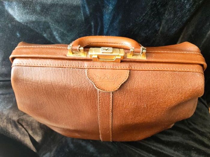 De  Boissy vintage leather Gladstone doctor bag
