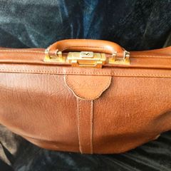 De  Boissy vintage leather Gladstone doctor bag