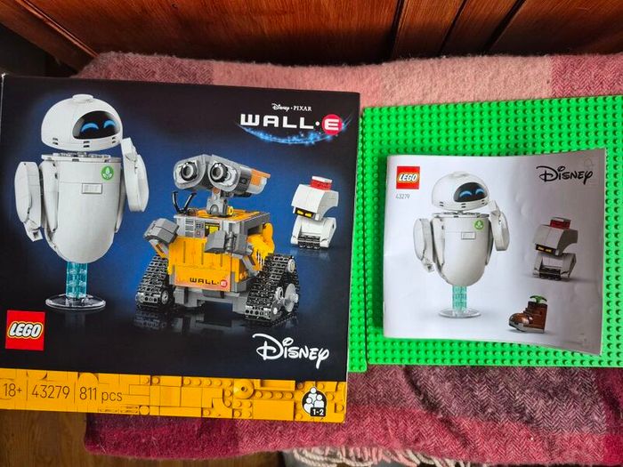 Lego Disney Wall-E and EVE 43279