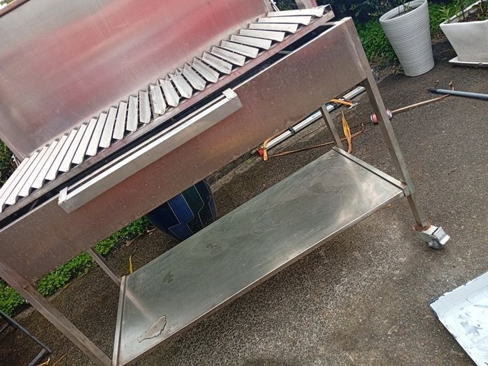 large catering barbeque Ideal for the summer can cook a lot of food at the same time