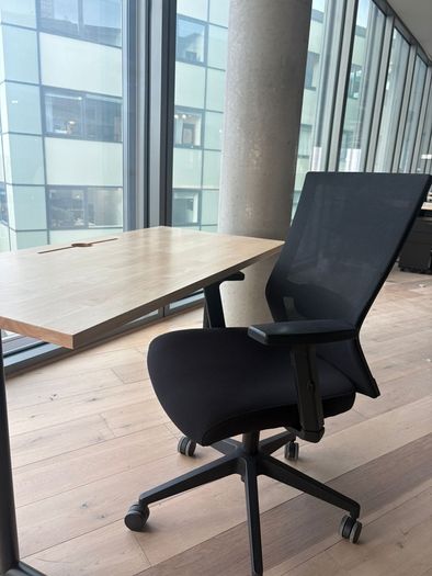 Desk & task chair