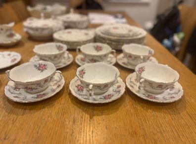 Royal Albert Bone China 'Tranquility' Dinner Set