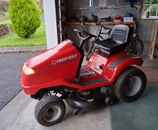 Ride on lawnmower