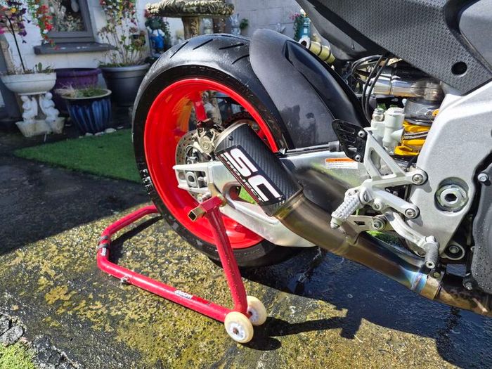 2021 Aprilia Tuono V4 Factory