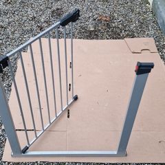 BabyDan Premier Wide Pressure Indicator Gate, Silver