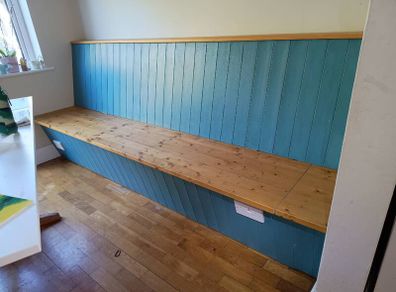 Alcove bench