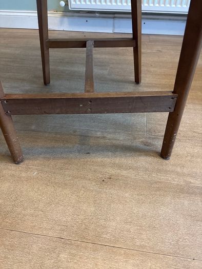 Free - 4 kitchen island stools