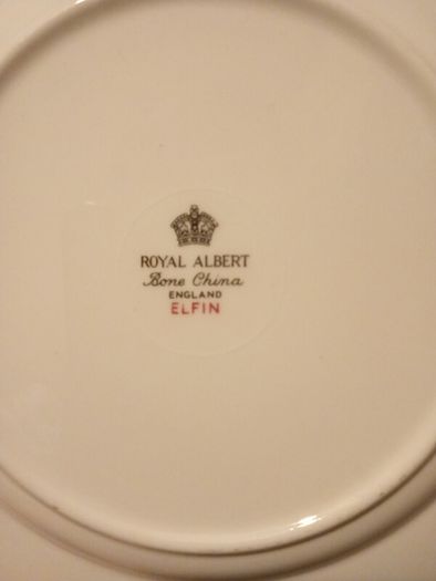Beautiful Vintage Royal Albert "Elfin". 2 x Triplet, Milk Jug and Sugar Bowl.