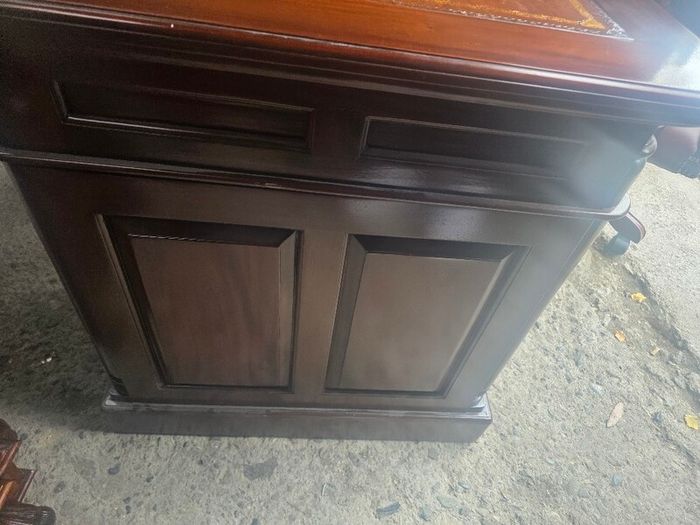 Mahogany partners desk+ captains chair