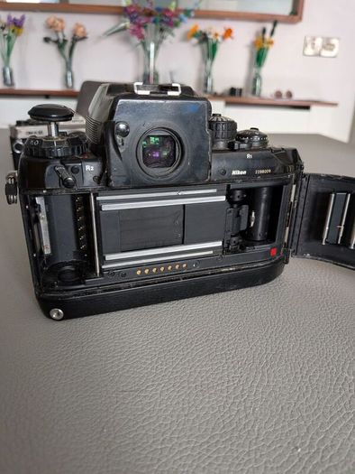 Nikon F4 (please read ad)