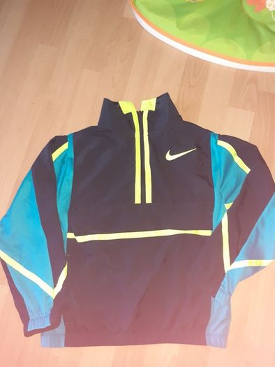 Nike Top Size S (8-9yrs)