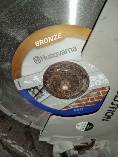 Evolution R300 DCT 2400w Electric consaw with 12" diamond cut blade