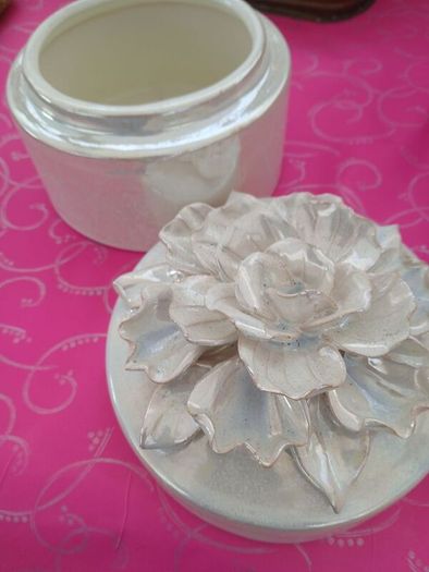Lustreware Glazed in Oyster Pink, Large Trinket jar with lid