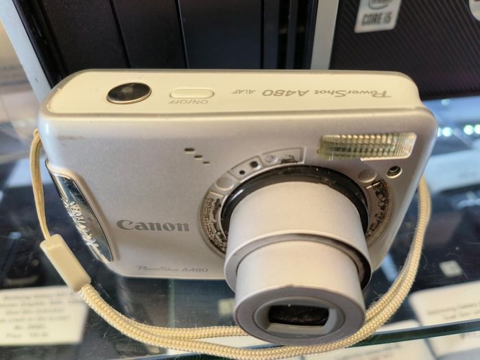 Canon PowerShot A480 10 MP Digital Camera with 3.3x Optical Zoom and 2.5-inch LCD/ Used
