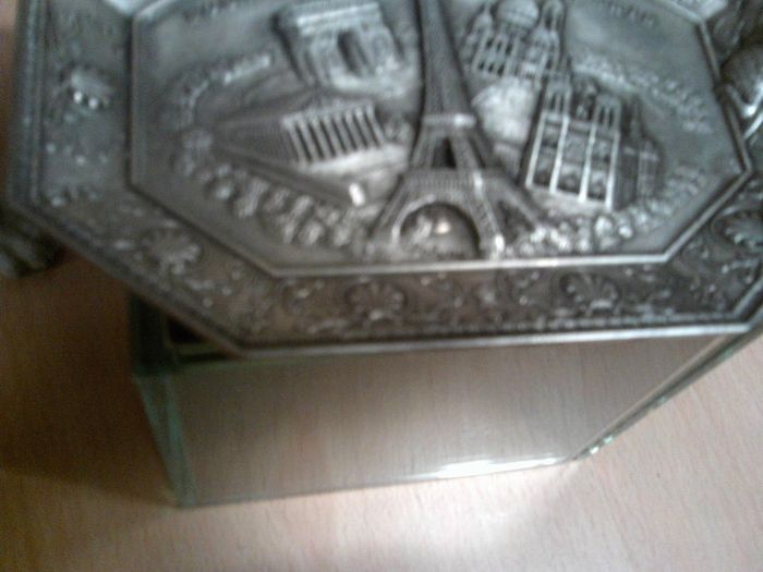 souvenir of paris