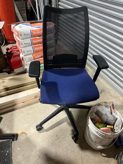 3 Luxy Office Chairs
