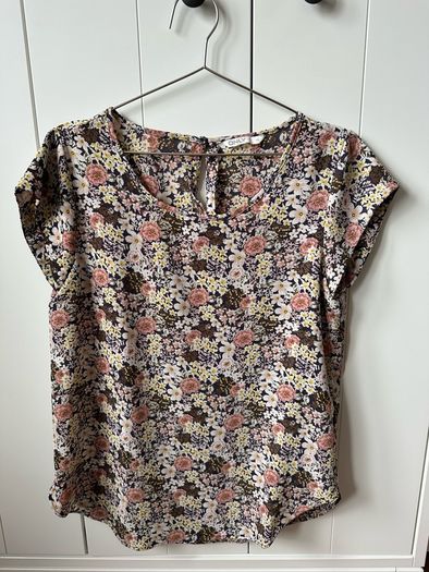 Only women ladies top, t-shirt, like new, immaculate condition, barely used