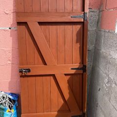 Side Gate