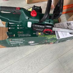 Cordless chainsaw