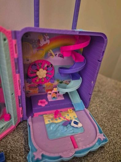 Polly Pocket play Suitcase