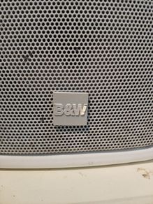 B&W Speaker with wall bracket