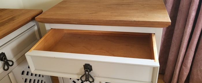 2 Bedside lockers