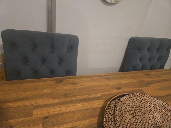 Solid oak Table with 4 chairs