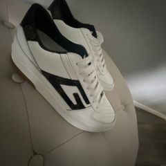 Ladies shoes