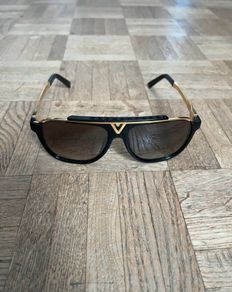 LV mascot sunglasses