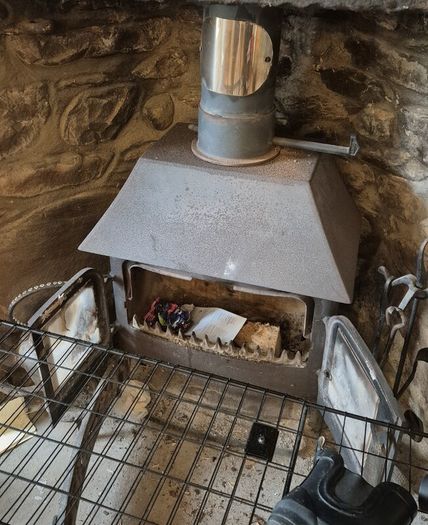Solid Fuel Stove with Flue Recently Serviced