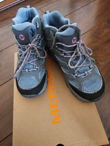 Girls waterproof boots size UK2