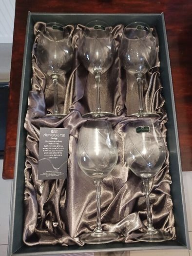 wine glasses x 5 & cocktail glasses x 4