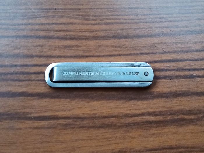 Vintage tri-fold pocket knife features a "COMPLIMENTS MUSGRAVE & CO LTD" engraving made by Warriss Sheffield England