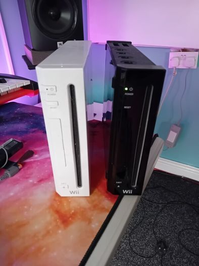 2 Nintendo Wii consoles