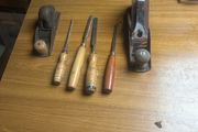 2 vintage planes 4 wood carving chisels