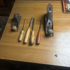2 vintage planes 4 wood carving chisels