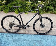 Trek Dual Sport 4 Hybrid Bike