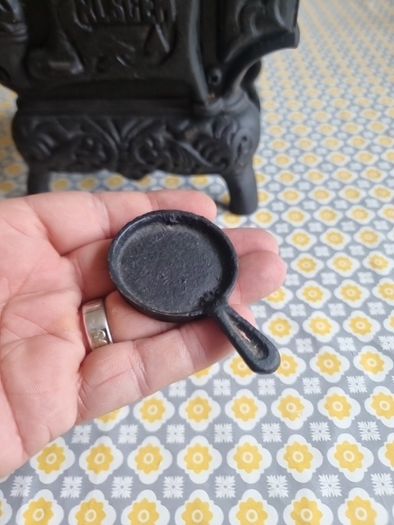 Mini Crescent CAST IRON Stove/Oven with stove items